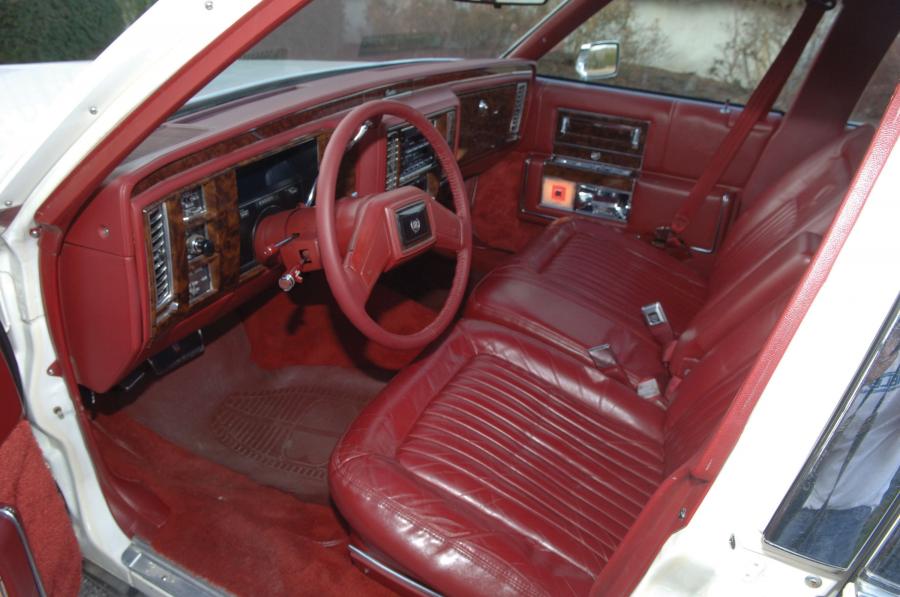  Cadillac Brougham 1991 года  (фото 3 из 5)